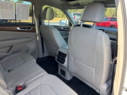 Used 2025 Volkswagen Atlas SE image 16