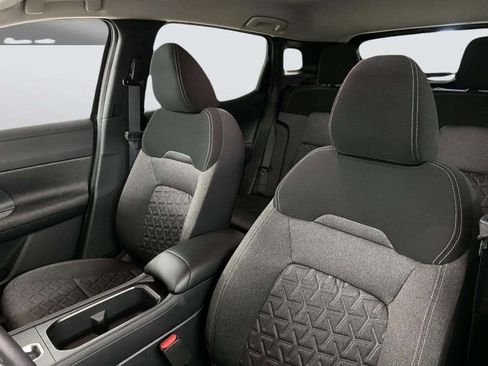 Used 2025 Nissan Kicks SV image 24