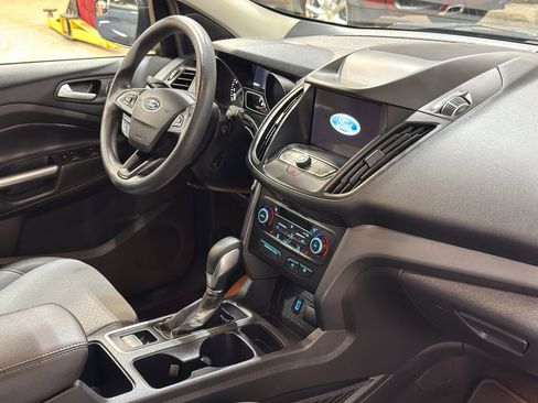 Used 2019 Ford Escape SE image 25