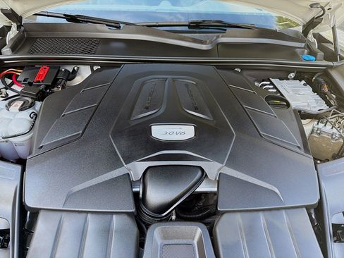 Used 2023 Porsche Cayenne Platinum Edition image 36