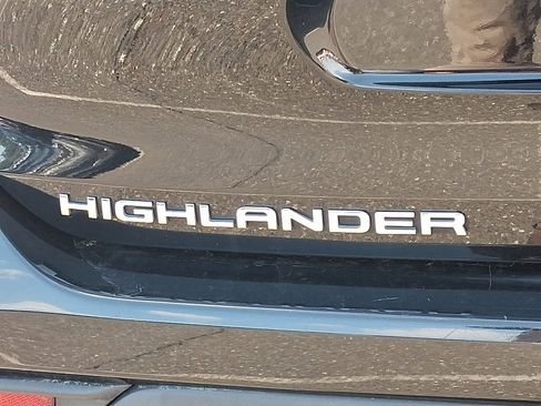 Used 2023 Toyota Highlander XLE image 16