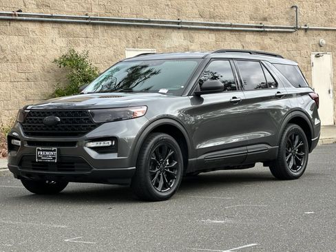 Used 2020 Ford Explorer XLT w/ Equipment Group 202A AWD/4WD image 7