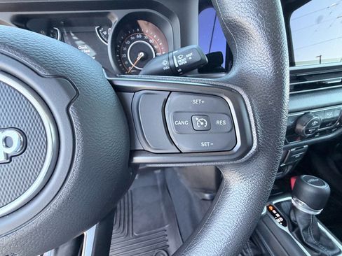 Used 2025 Jeep Gladiator Sport AWD/4WD image 14