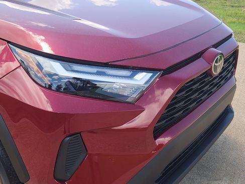 Used 2025 Toyota RAV4 LE AWD/4WD image 12