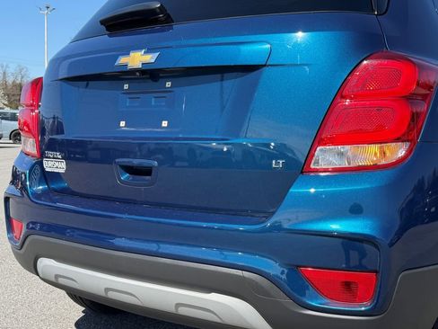 Used 2020 Chevrolet Trax LT w/ LT Convenience Package image 12