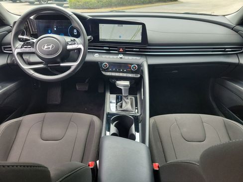 Used 2025 Hyundai Elantra SEL FWD image 11