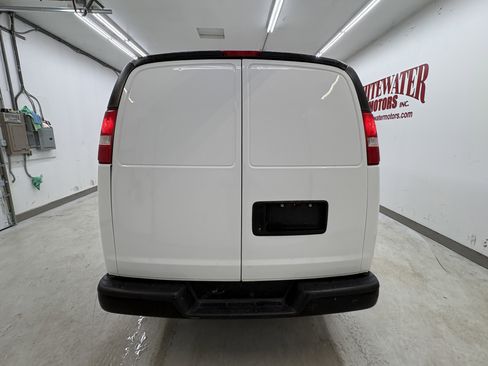 Used 2017 Chevrolet Express 2500 RWD image 3
