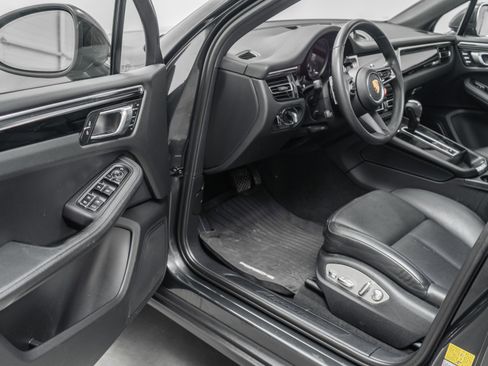 Used 2023 Porsche Macan image 25