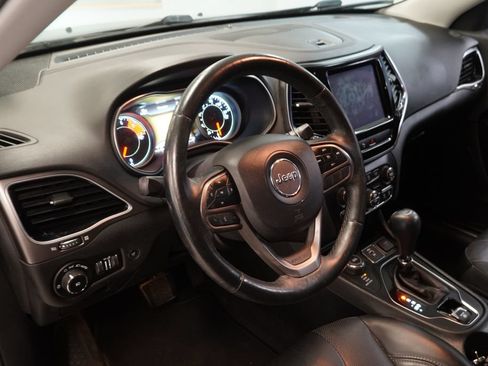 Used 2019 Jeep Cherokee Limited AWD/4WD image 5