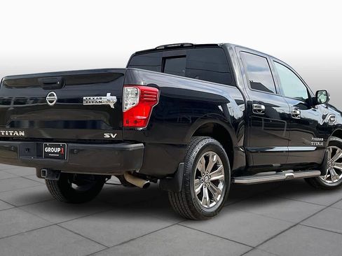 Used 2017 Nissan Titan SV image 11