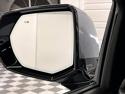 Used 2024 Chevrolet Tahoe Z71 w/ Luxury Package image 36