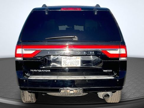 Used 2016 Lincoln Navigator Select image 4