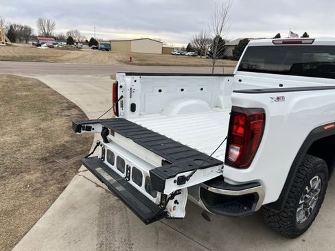 Used 2024 GMC Sierra 2500 SLE image 12