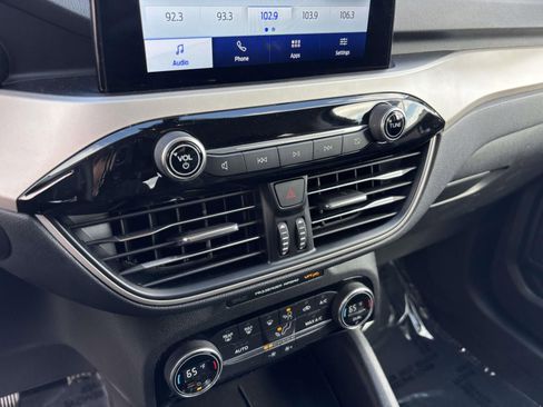 Certified 2021 Ford Escape SE w/ SE Sport Appearance Package image 23