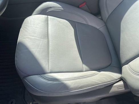 Used 2019 Chevrolet Traverse LT w/ LT Premium Package FWD image 4