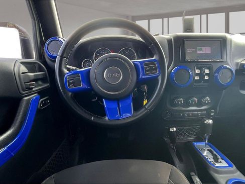 Used 2018 Jeep Wrangler Unlimited Sahara image 6