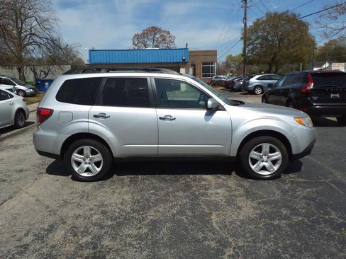 Used 2010 Subaru Forester 2.5X Premium image 2