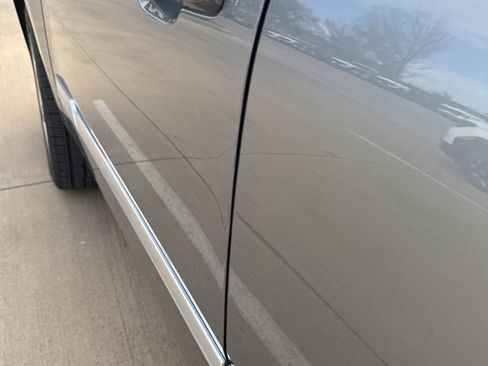 Used 2019 Cadillac Escalade Premium Luxury image 4