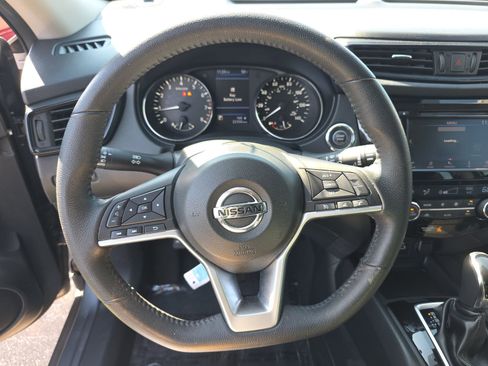 Used 2019 Nissan Rogue SV image 8