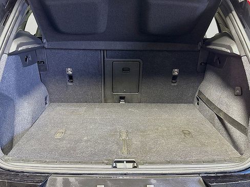 Used 2019 Volvo XC40 T5 Momentum image 26