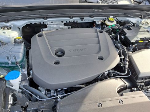 New 2026 Volvo XC40 B5 Core w/ Climate Package image 9