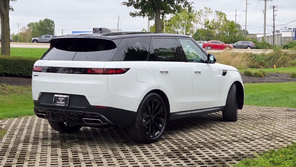 Used 2024 Land Rover Range Rover Sport SE AWD/4WD image 10