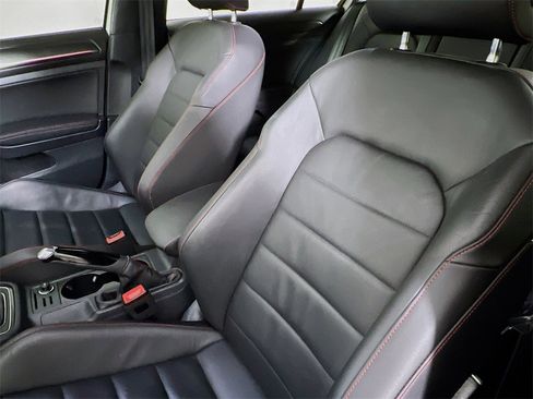 Used 2021 Volkswagen GTI SE image 20