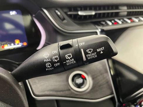 Used 2023 Jeep Grand Cherokee Limited w/ Luxury Tech Group II image 24