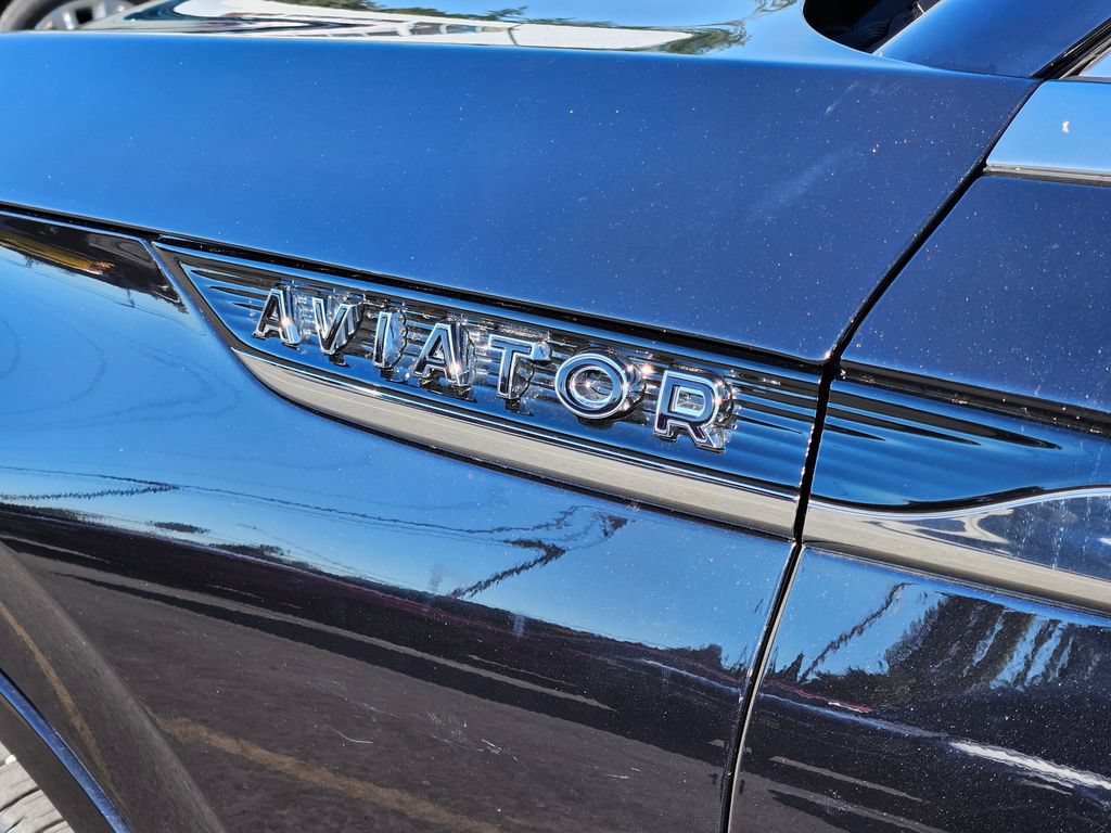 Certified 2025 Lincoln Aviator Black Label AWD/4WD image 10