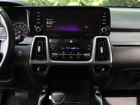 Used 2023 Kia Sorento S AWD/4WD image 13