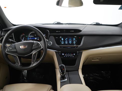 Used 2019 Cadillac XT5 AWD image 17