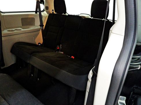 Used 2018 Dodge Grand Caravan SE w/ UConnect Hands-Free Group FWD image 10