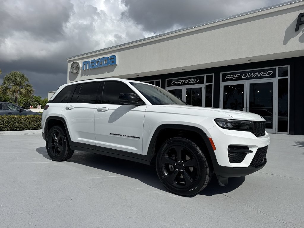 Used 2022 Jeep Grand Cherokee Altitude AWD/4WD image 22