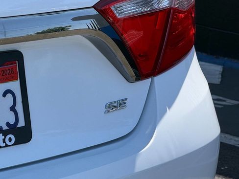 Used 2015 Toyota Camry SE FWD image 23