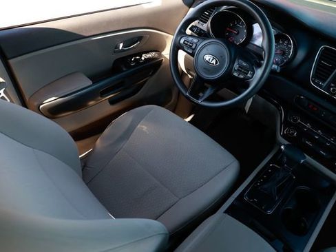 Used 2018 Kia Sedona L image 22