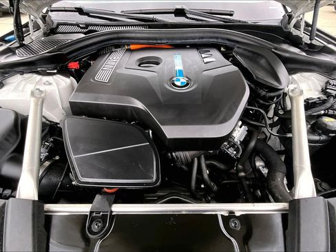 Used 2019 BMW 530e w/ M Sport Package image 31