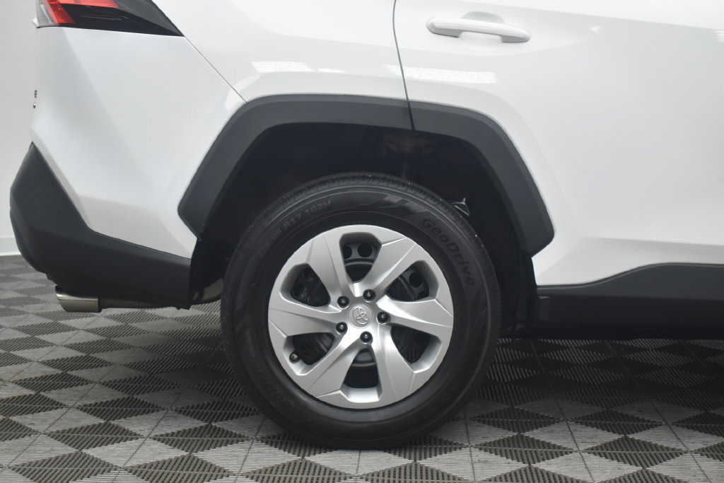 Used 2021 Toyota RAV4 LE AWD/4WD image 24