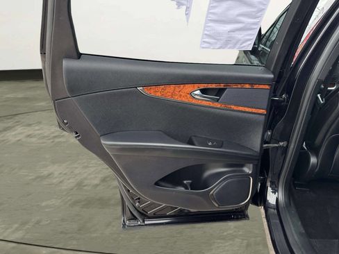 Used 2019 Lincoln Nautilus Select image 13