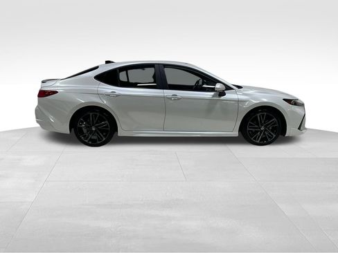 Used 2025 Toyota Camry XSE FWD image 3