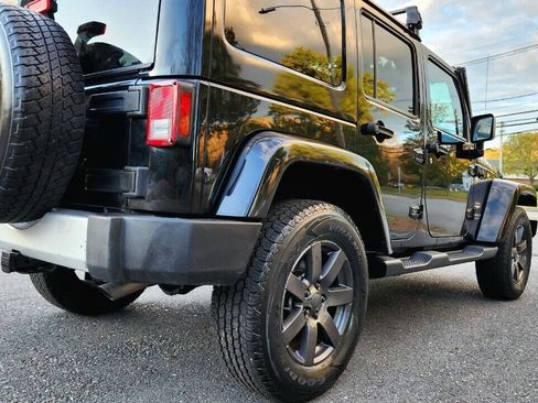 Used 2015 Jeep Wrangler Unlimited Sahara AWD/4WD image 17