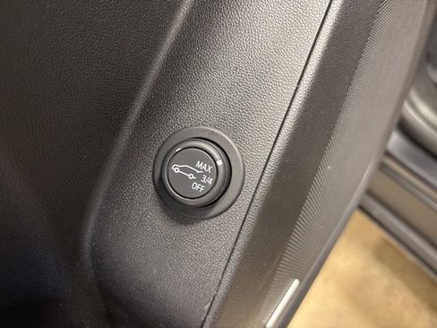 Used 2022 Chevrolet Equinox RS w/ RS Leather Package FWD image 35