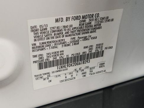 Used 2013 Lincoln MKS FWD image 32