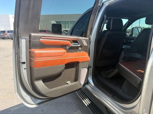 Used 2024 GMC Sierra 3500 Denali Ultimate AWD/4WD image 8