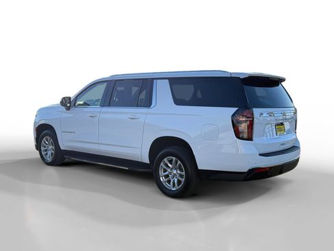 Used 2023 Chevrolet Suburban LT image 3