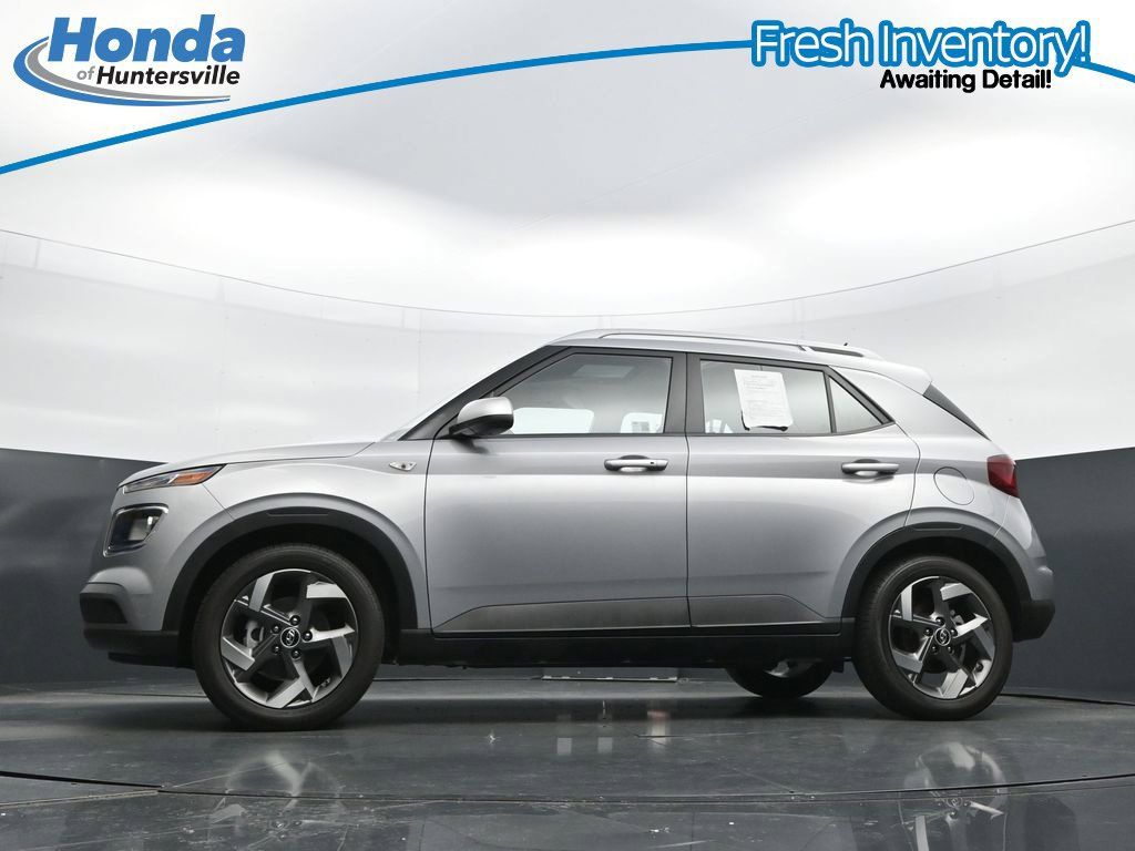 Used 2025 Hyundai Venue SEL FWD image 30