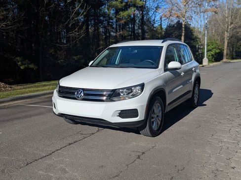 Used 2017 Volkswagen Tiguan S image 1