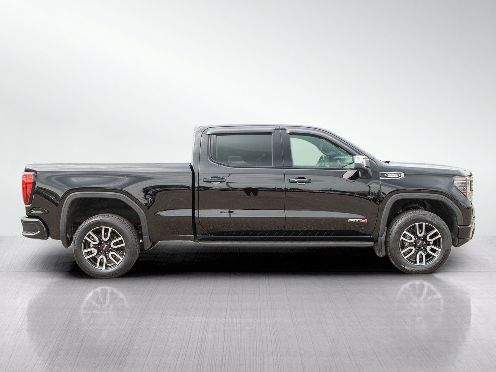 Used 2025 GMC Sierra 1500 AT4 w/ Technology Package AWD/4WD image 6