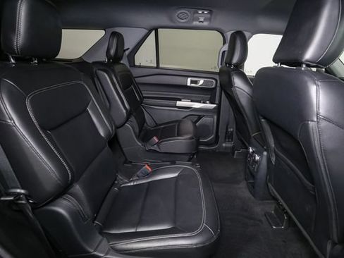 Used 2021 Ford Explorer XLT w/ Equipment Group 202A AWD/4WD image 19