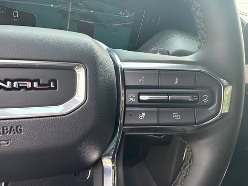 Used 2025 GMC Yukon Denali AWD/4WD image 18