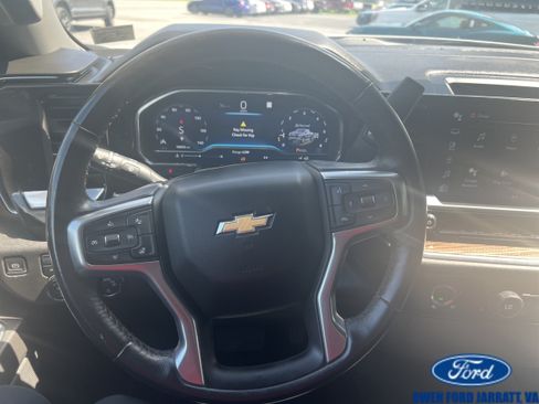 Used 2022 Chevrolet Silverado 1500 LT AWD/4WD image 9
